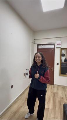 Yere bırakılan pet şişeyi çöpe atan öğrenci ödüllendirildi