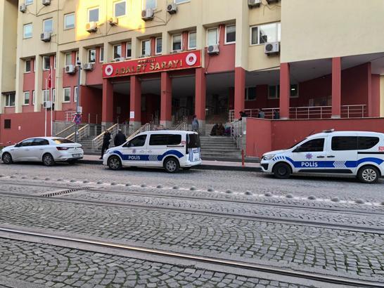 Duruşmada cinsel istismarla suçladığı kişiyi, adliye önünde öldürdü