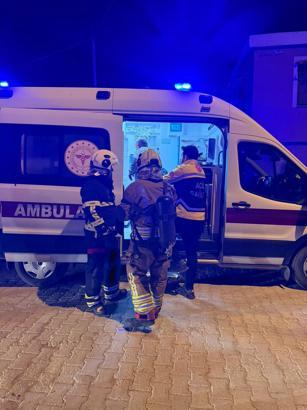 Samandağ’da ev yandı; 3 kişi dumandan etkilendi