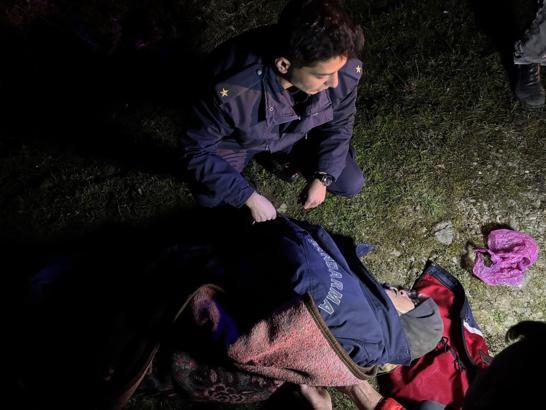 Bartın'da kayıp olarak aranan kadın, donmak üzereyken bulundu