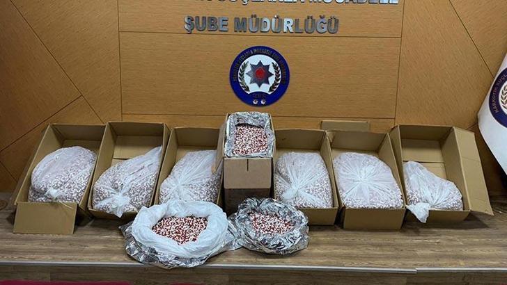 İzmir'de 356 bin sentetik ecza hap ele geçirildi; 3 tutuklama