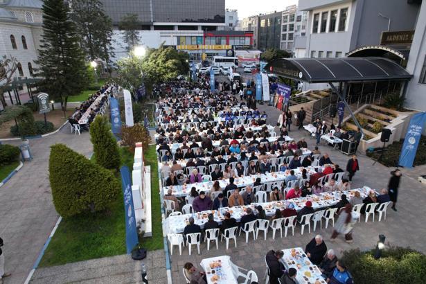 Şener, mesai arkadaşlarıyla iftar sofrasında buluştu