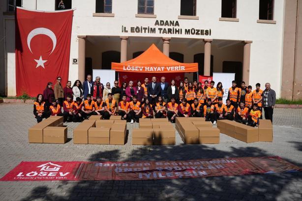 Lise öğrencilerinden lösemili çocuklar için ‘Koli Koli Mutluluk’ projesine destek