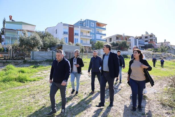 Toroslar’da kamusal alanlar işgalden temizleniyor