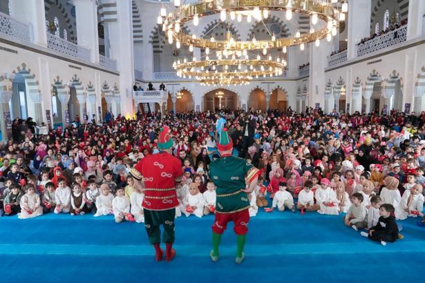 Trabzon’da ‘tekne orucu’ etkinliğine iki bin çocuk katıldı