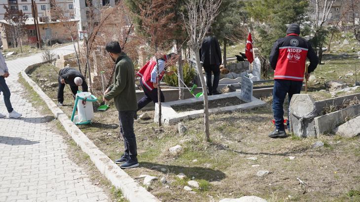 Şırnak’ta şehitliklerde bakım ve temizlik çalışması başlatıldı