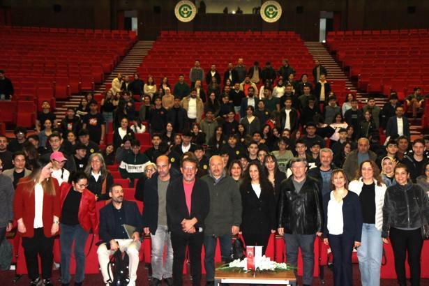 Geleceğin iletişimcileri ‘Başarılar Perdede Buluşuyor’ ödül törenine katıldı