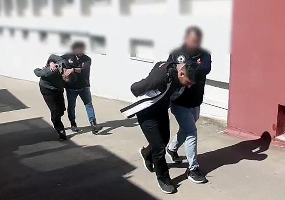Adana’da ‘torbacı’ operasyonunda 2 tutuklama