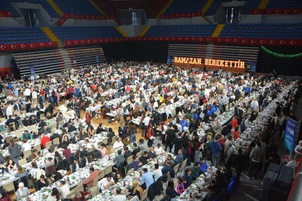 Egeli gençler projelerini  'Kampüs İftarları' programında sergiledi