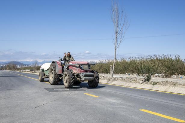 Çiftçileri mutlu eden yol çalışması