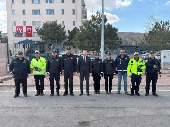 Kaymakam Adıgüzel’den yol kontrol noktasına ziyaret