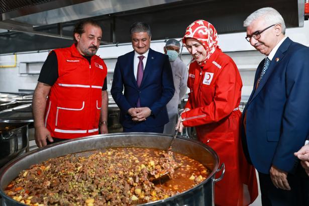 Türk Kızılay Adana'da yeni aşevi açtı