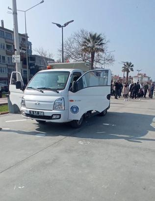 Çöp kamyonunun altında kalan çocuk hayatını haybetti