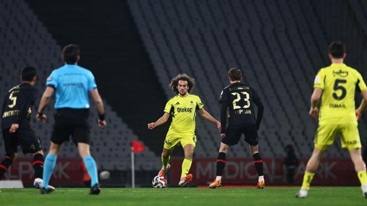 Namağlup serisi sona eren Fenerbahçe, şampiyonluk yarışında yara aldı