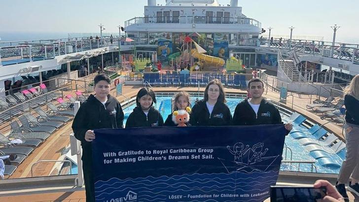 Lösemiyi yenip, gemiyle Çin ve Güney Kore'yi gezdiler