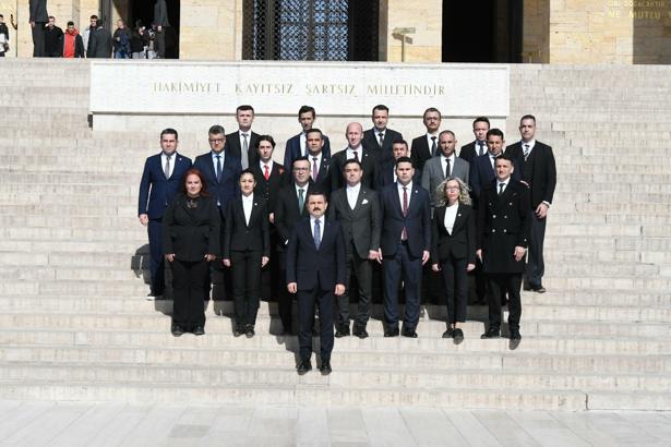 Çanakkale Savaşları Gelibolu Tarihi Alan Başkanlığı heyetinden anıtkabir ziyareti
