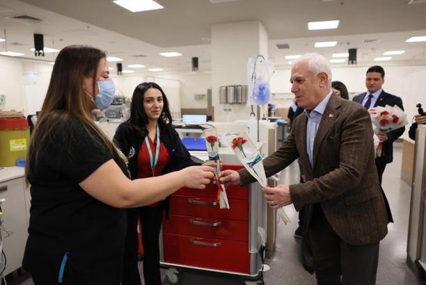 Başkan Bozbey'den sağlık çalışanlarına ziyaret