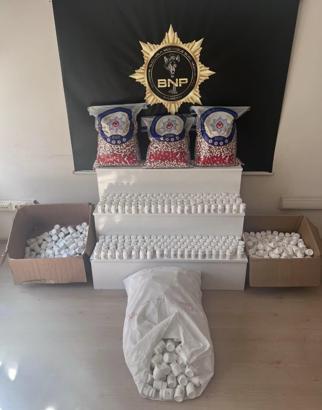 Otomobilde 52 bin 959 adet sentetik hap ele geçirildi; 2 tutuklama