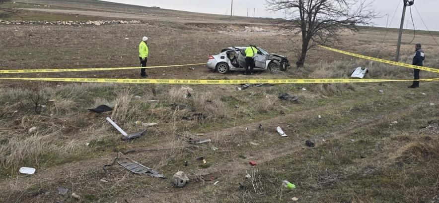 Bayram tatili yolunda kaza: Baba öldü, eşi ile 4 oğlu yaralandı