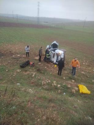 Mardin’de tarlaya devrilen otomobil sürücüsü yaralandı