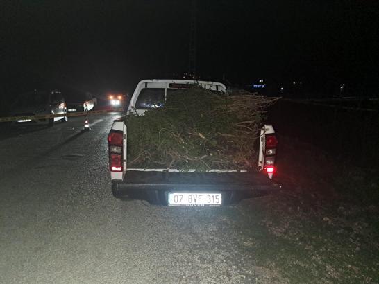 Kamyonet kasasından düşen kadın öldü