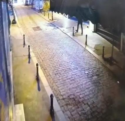 Galata’da çanta çalan şüpheli Güven Timleri tarafından yakalandı