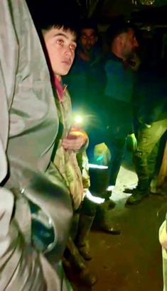 Kars'ta çöken ahırda 2 büyükbaş öldü