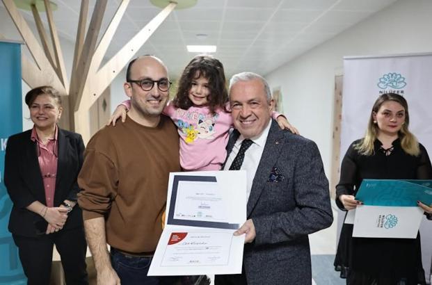 Nilüfer’de BADEP eğitimini tamamlayan babalar sertifikalarını aldı