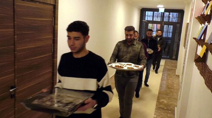 Hayırsever aileler, yetim ve öksüz öğrencilerle sofrada buluştu