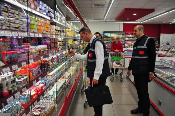 Manisa'da Ramazan Bayramı öncesi marketlerde fiyat ve etiket denetimi