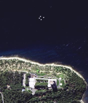 Hava Kuvvetleri'ne ait jetler Çanakkale Şehitler Abidesi'ni selamladı