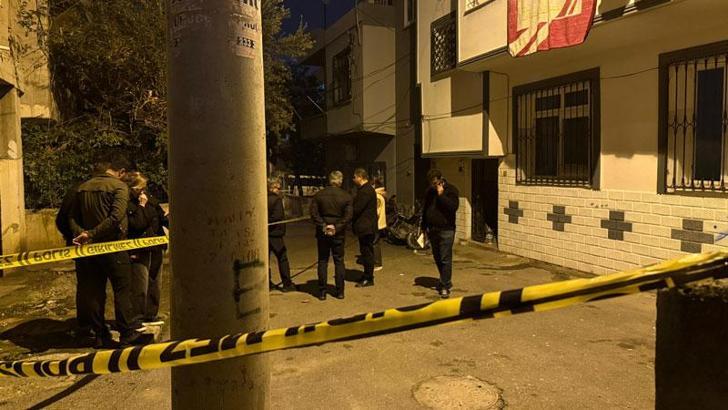 Silahlı kavgada sokaktan geçen genç kız öldü, 1 kişi de yaralı