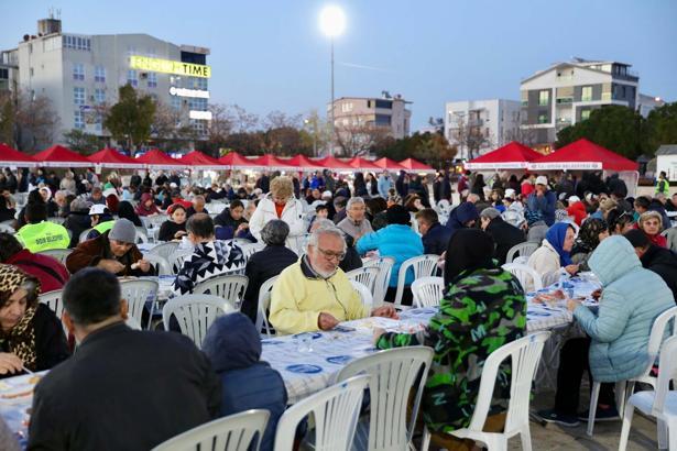 Didim'de vatandaşlar iftar sofrasında buluştu