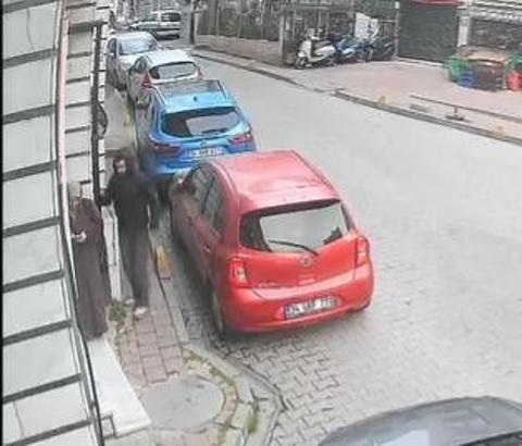 İstanbul - Fatih'te sokakta kadının elindeki telefonu çalıp kaçtı