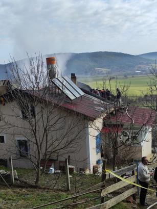 Evde çıkan yangında öldü, eşi yaralandı