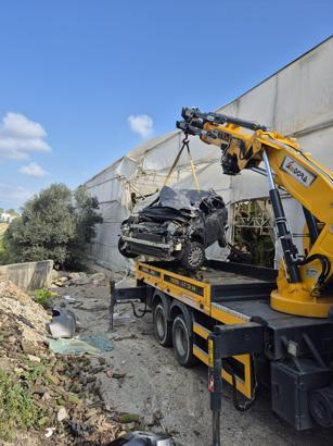 Otomobil seraya uçtu: 1 ölü, 1 yaralı