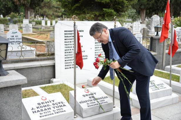 Mezarlıklarda bayram hazırlığı