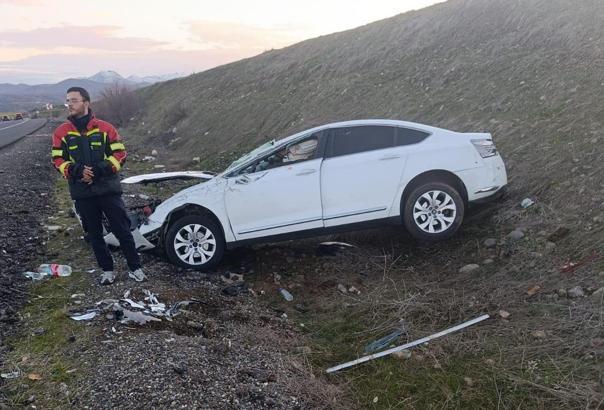 Bingöl’de şarampole devrilen otomobilin sürücüsü yaralandı