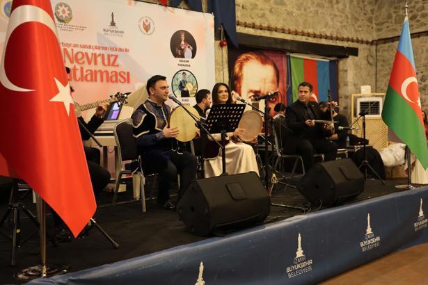 İzmir'de Azerbaycanlı sanatçıların katılımıyla Nevruz Bayramı kutlandı