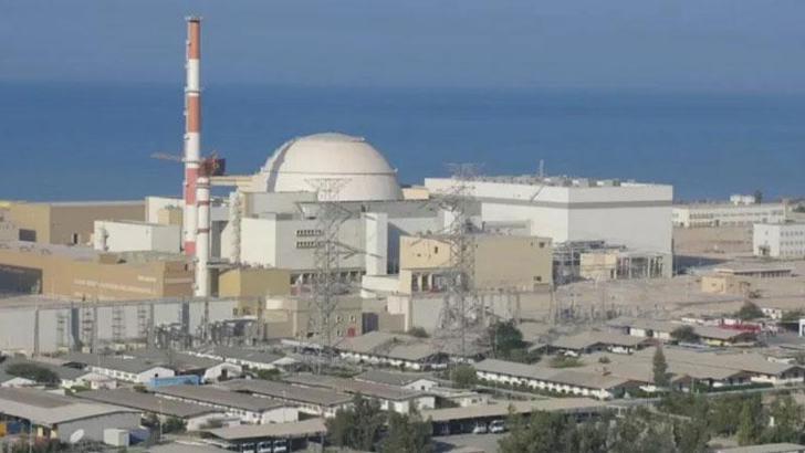 İran’daki nükleer santrale füze isabet etti