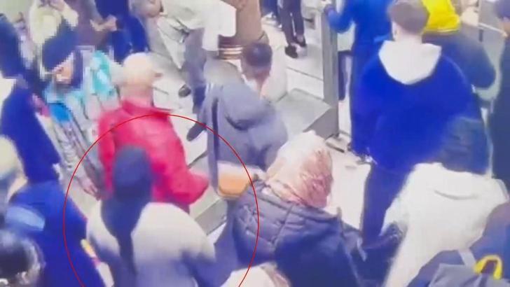 İstanbul - Sultanahmet’te yankesicilik yaparken suçüstü yakalanan 2 kadın tutuklandı