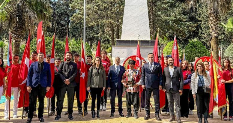 Hatay protokolü 18 Mart Çanakkale Zaferi programı kapsamında şehitliği ziyaret etti