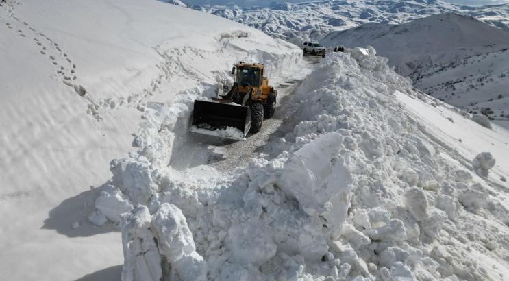 Bitlis'te 5 metreyi bulan karla mücadele/Ek fotoğraflar