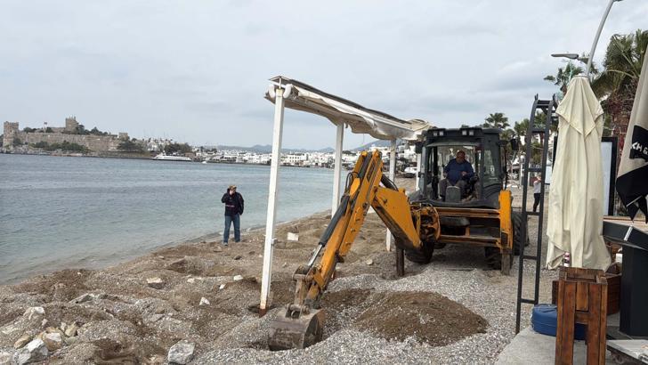 Bodrum'da sahil şeridinde kıyı kanununa aykırı yapılar tahliye ediliyor