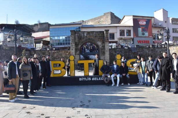 Yurt dışından gelen öğrenciler, Bitlis’in tarihi mekanlarını gezdi
