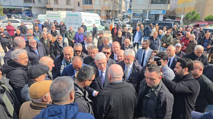 Dervişoğlu, çocukluk arkadaşının annesinin cenazesine katıldı