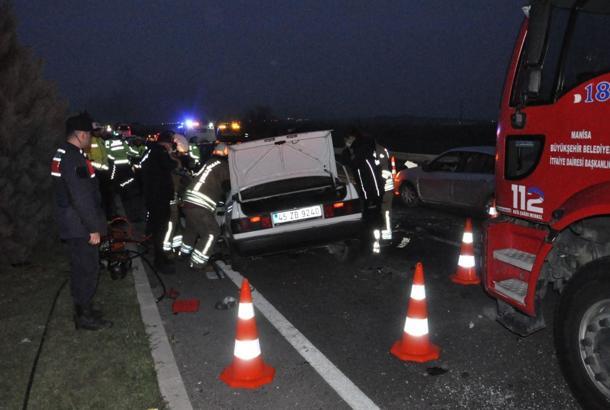 Otomobil karşı şeride geçti: 2 ölü, 5 yaralı