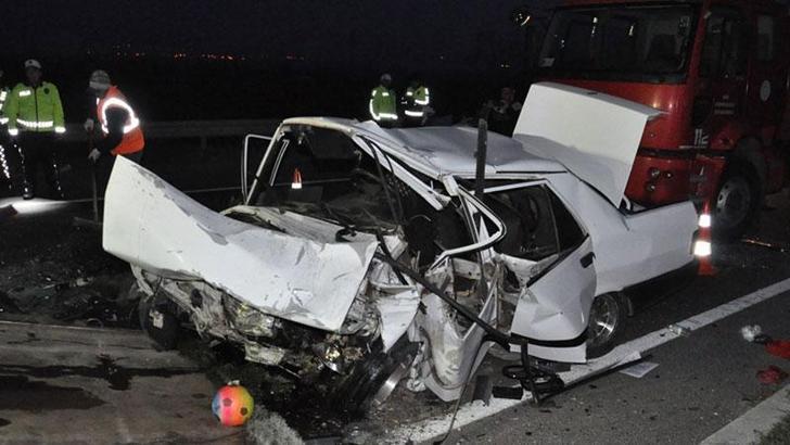 Otomobil karşı şeride geçti: 2 ölü, 5 yaralı