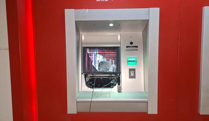 Adana'da ATM'ye zarar veren şüpheli yakalandı; olay anı kamerada