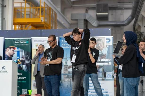 Bursalı öğrencilerden Çekya’da robotik başarısı